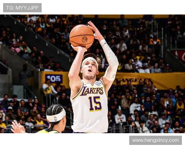 里夫斯创生涯新高45分助湖人主场战胜步行者展现强大实力